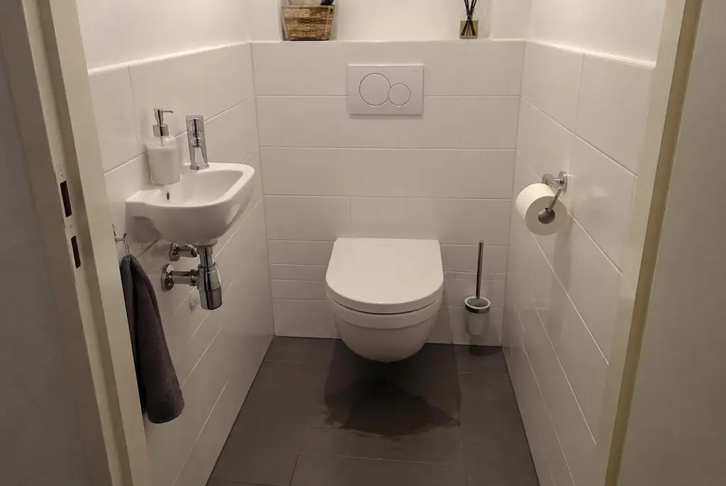 Lekdetectie Nieuwegein – natte vloer bij een toilet
